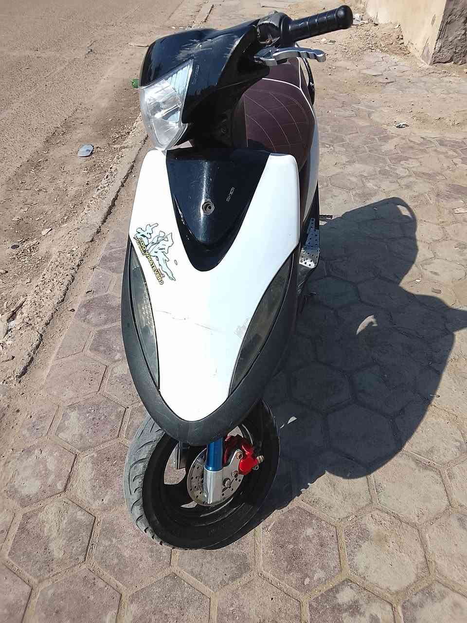 ماكس جاهزه وكلشي شغال سلف شغال وهندر شغال اشاير تشتغل بريك وره شغال والبربك الكدام شغال هم هورن شغال كلوب عالي وناصي شغال اصطب مزود نشره ورماش دبلات  مزودة سعرهه ٦٥٠ وبي مجال قلبل و عمبار بربك مزود و يدات بريك مزودات والمكينه شرط خرسه ماتنسمع شغاله واوكف يمه ماتسمعه المكينة موجوده بصور يمك لاتكلي مفتوحه لولا الي يريد يشتري يجي يفحص ويقتنع ياله ياخذه الدراجة تخبل لاتكلي بعد  شبيه مابيه مكاني موفقية رقميي
***********
