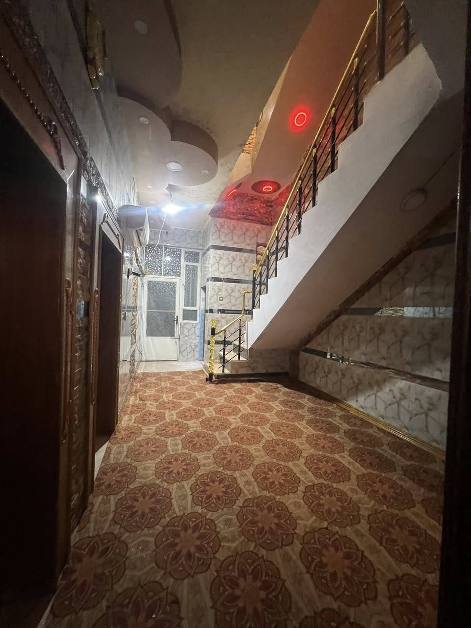 دار للبيع في حي الامين قرب مجسر العباس
 128
تفاصيل اتصال ☎️ ‭0772 272 2820
