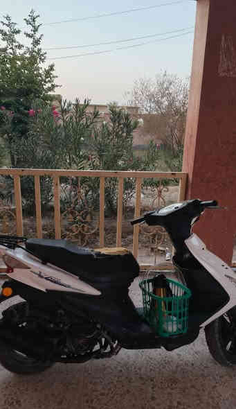 السلام عليكم دراجه ماكس أدريس سرعه 140 دراجه مكينته حلوه كهربائيات كامله كلشي شغال سلف وهندر مانقصها شي سعرها 350 عنواني جسر المعارض رقمي***********
