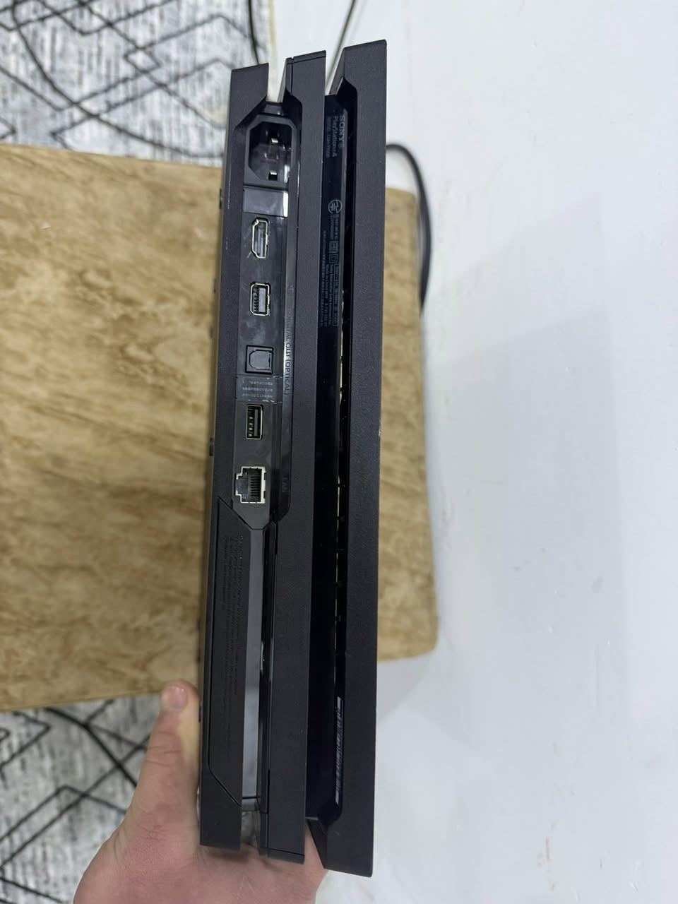 سلام عليكم
بلي 4برو 4K
ذاكرة 1تيرا 
جهاز نضيف جدا 
بي عدت العاب مثل سنايبر كال اف ديوتي وفيفه  26 وبعد بي بقية العاب 
سعر 350 وبي مجال 
رقم الهاتف ***********
