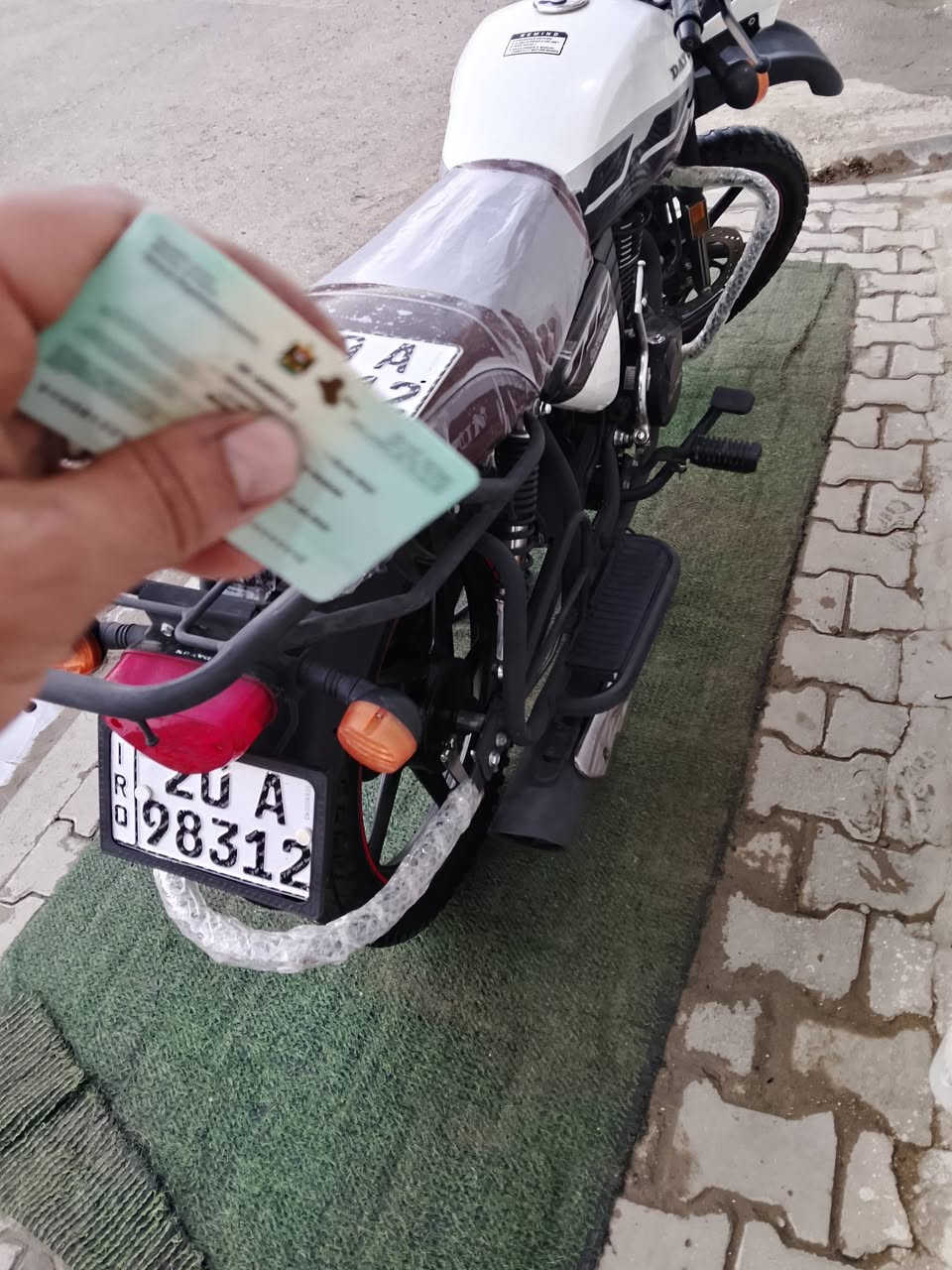 السلام عليكم ورحمه الله وبركاته دراجة نارية دايون مكينة خير من الله ٢٠٠ كتابة حمرة جبلي تحويل ثاني يوم إذ تريد مرقم كامل انكليزي مكاني ديالى خرنابات الشراي يتصل ويدلل ويتساب موجود *********** مكاني ديالى موديل 23 نازلة بل ٢٥ دايون جبلي اتصل ودلل
