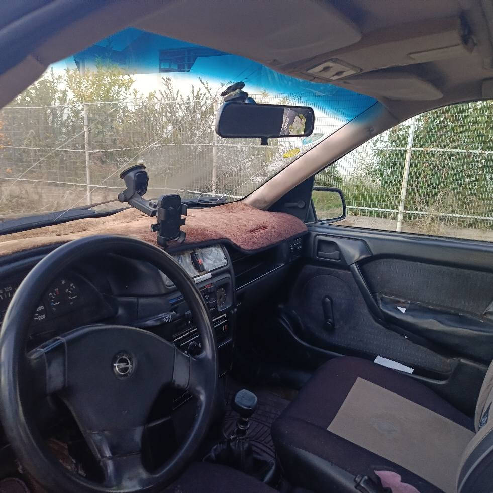 موديل 1992
رقم سليماني 
سنوي 2031
كوبون بنزين 
*********** كركوك, العراق
