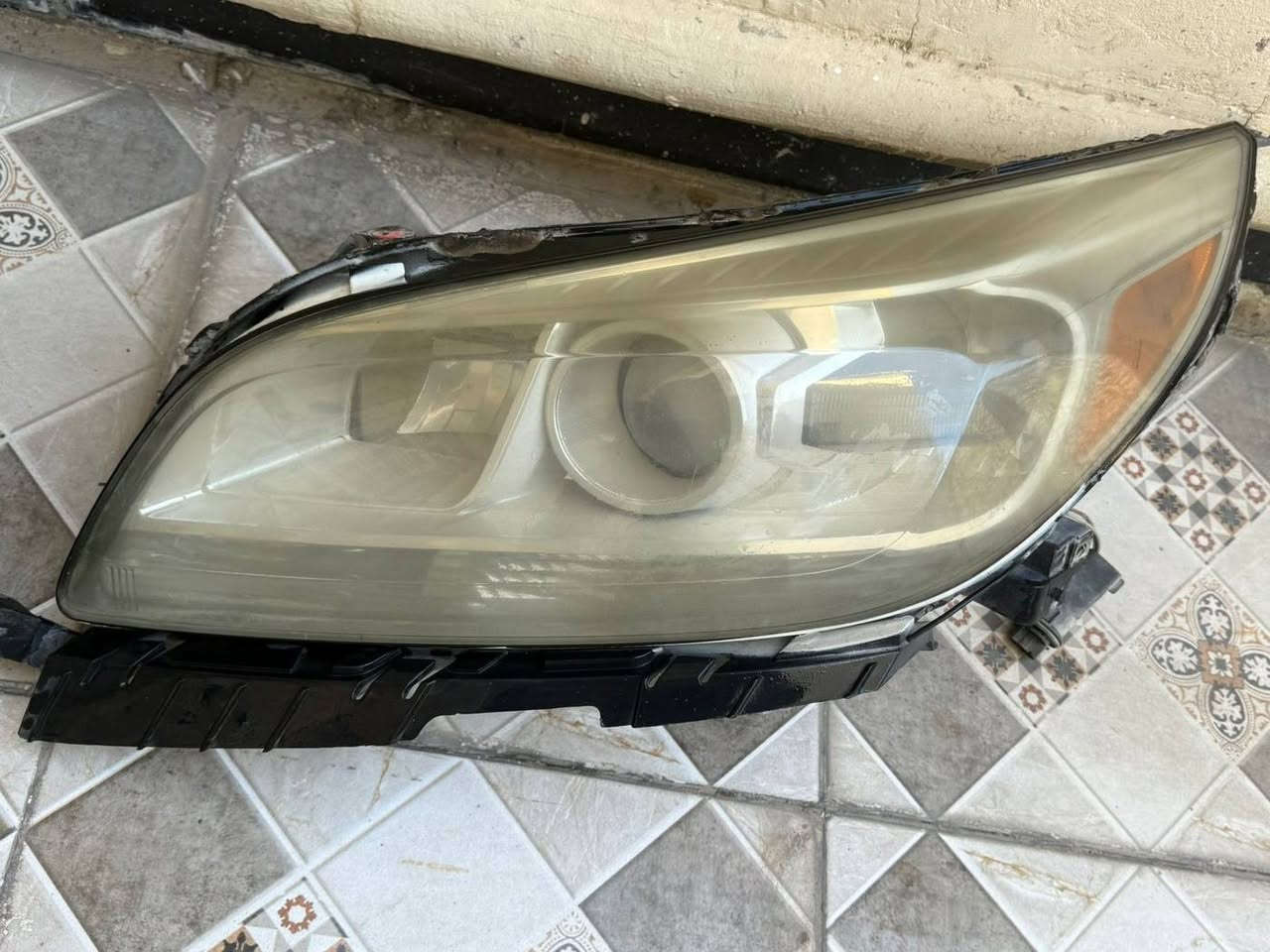 مازدات بلادية ماليبو نظيفه وحلوه
 بيها وحده مفطوره جامتها
 ب ٥٠ الف مكاني بغداد
***********
