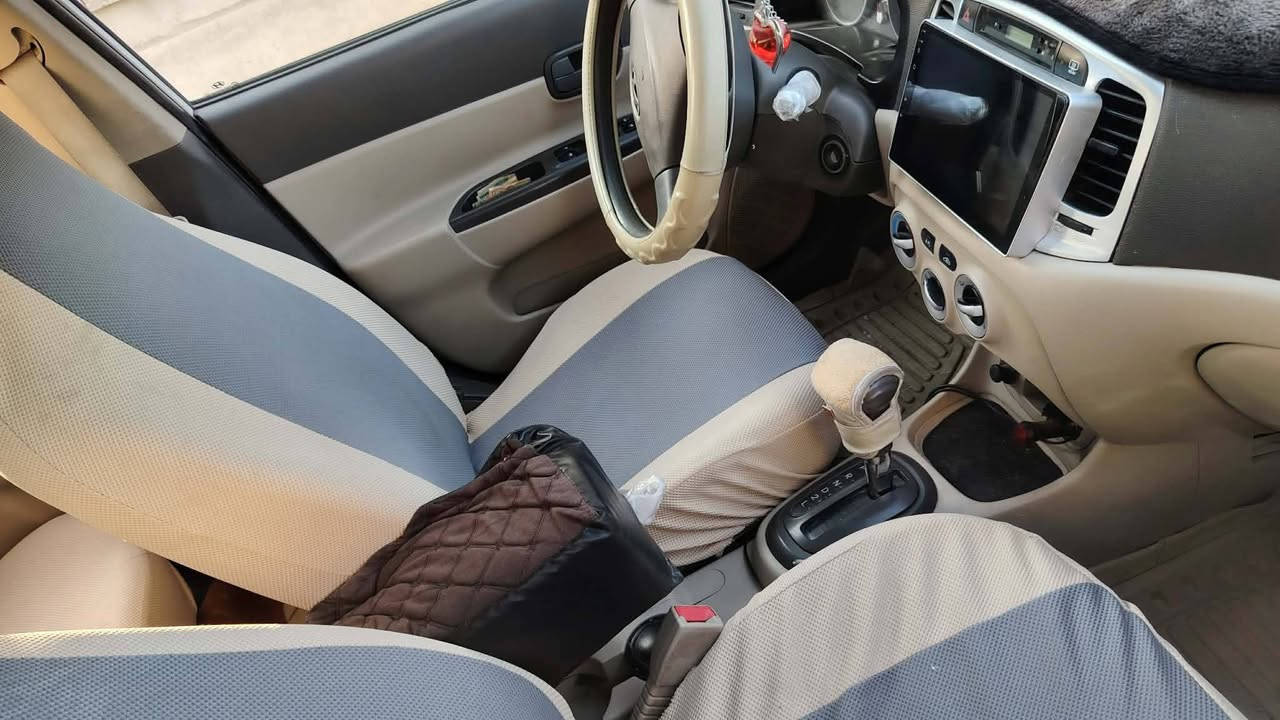 للبيع سياره هونداي اكسنت موديل2011 محرك 16 تبريد تدفئه السياره نضيفه باسمي السعر 95وبيها مجال العنوان موصل الرقم ***********
