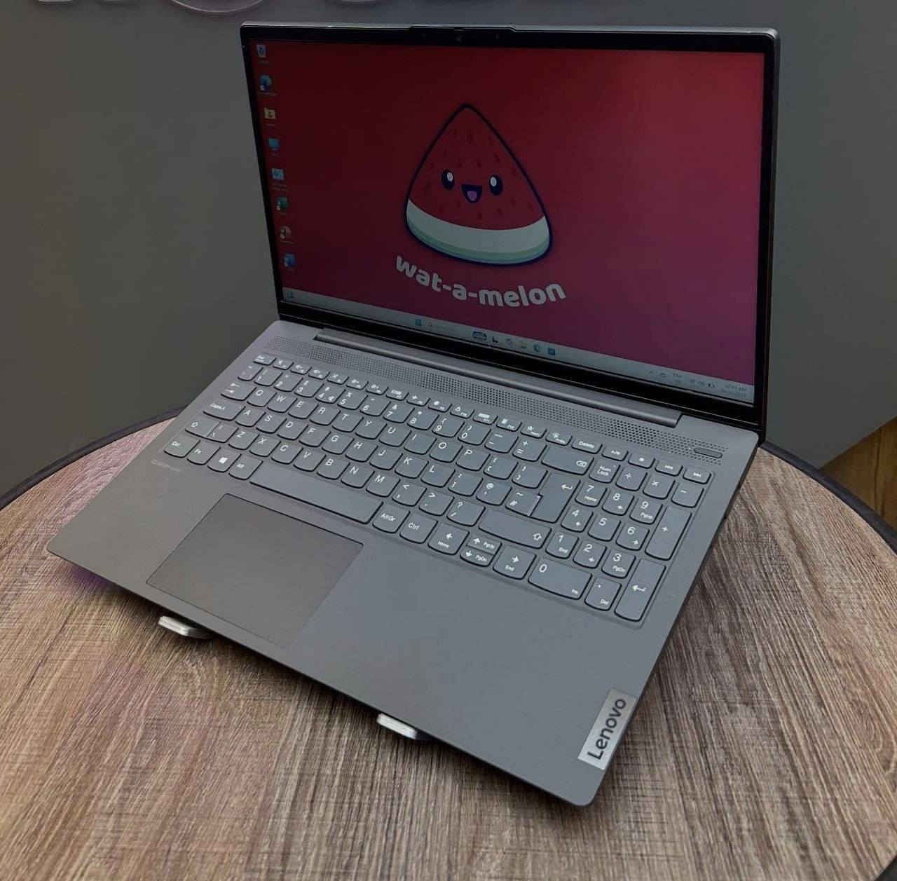 لابتوب Lenovo للبيع – نظافة عالية وأداء ممتاز 
إذا تدور على جهاز عملي، سريع، ويعتمد عليه بالدراسة والشغل اليومي، هذا خيارك 

💻 المواصفات:

• Core i5 الجيل العاشر ⚡

• RAM 8GB DDR4

• 256GB SSD سريع

• كرت شاشة Intel UHD 630 (4GB)

• شاشة 15.6 إنج FHD 1920×1080 ضد التوهج

🔋 البطارية:

• بطارية ليثيوم 6 خلايا

• شحن سريع 65 واط

• البطارية ممتازة

• شاحن Type-C

📷 الكامرة:

HD مع قفل فتح وغلق للخصوصية 🔒

🔌 المنافذ:

منفذ RAM

HDMI

وجميع المنافذ المهمة متوفرة

✨ الحالة:

💰 السعر: 450


**إذا كنت صاحب هذا الإعلان وتريد حذفه لأي سبب، رجاءا أرسل رسالة إلى الدعم الفني**