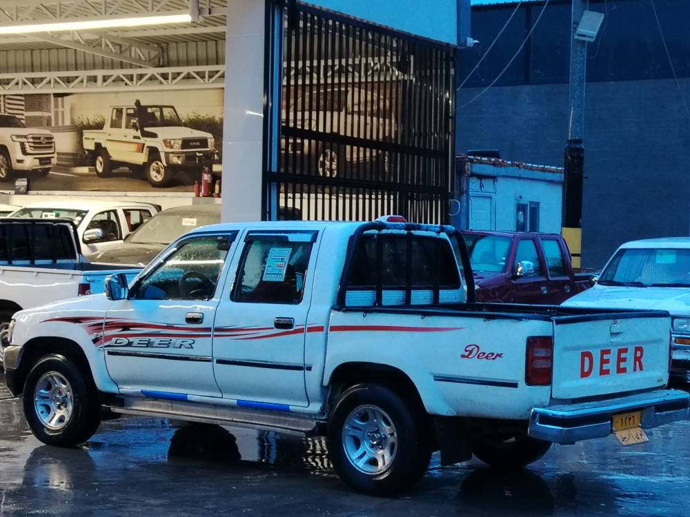 پیکب دير موديل 2006 
ژینگەی دراوەسەنەوی تازە بەسەرچوە
کاڵبونەوەی نیە دەعمی نیە
حیزام بۆیاغ کراوە بۆجوانی
گێرومەكينه و ئەکسل بەشەرت
چوارتایەی تازە بۆبەستراوە
توندو تۆڵە بێ مەسرەفە
***********ڤایبەر وەتس ئەپ
***********لەشاری کۆیەم
57وەرەقەو مەجالێکی کەم كويسينجاك, أربيل
