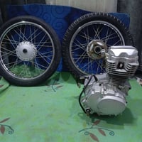 غراض دراجه البيع محرك و زوج ويلاه مامي وخلفي مديل 22  السعر خاص التواص...