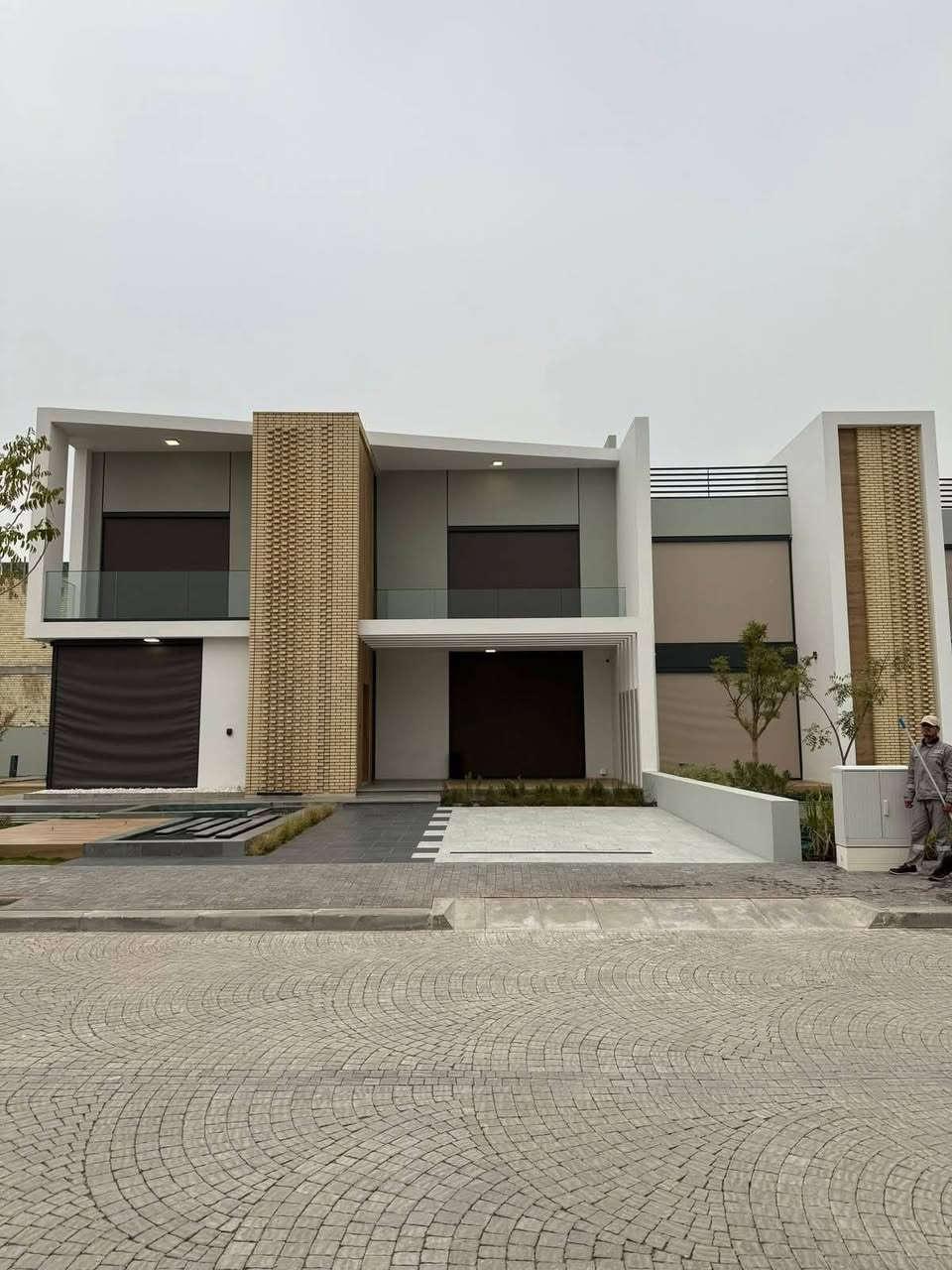 تتوفر  بيوت بيع في مجمع البدور منطقة الوتر فرونت بمساحات 250م و300م و400 م ومواقع ممتازة بمقدمه جدا مناااسبه ✅️ وجدول سداد مناسب 
لتفاصيل اكثر
 ***********
