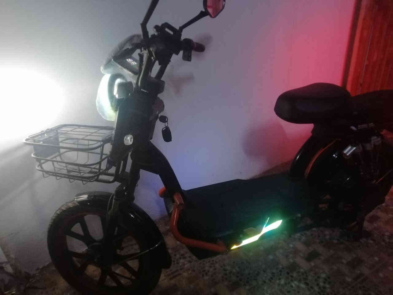 سلام علیكم
دراجه شحن نوعیة koria mr مودیل 2025 خمس بطاریات نافخ بس قوة مالته مابی ای عیب بس طایر خلفی بنجر تبدل تایر مابی عیب یمشی 99km انی اشتریت دراجه جدیده جان ماماشیة سفر  ثلاث اشهر اشتریته سعر 400 الف وبیها مجال  رقم موبایل *********** مكان كركوك دروازه
