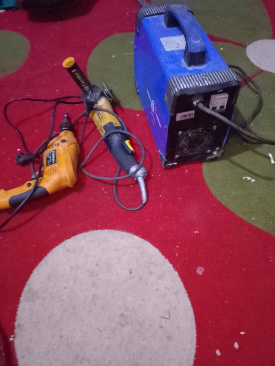 *********** السلام عليكم اغراض حداده للبيع الله شاهد ماكينه الماني
