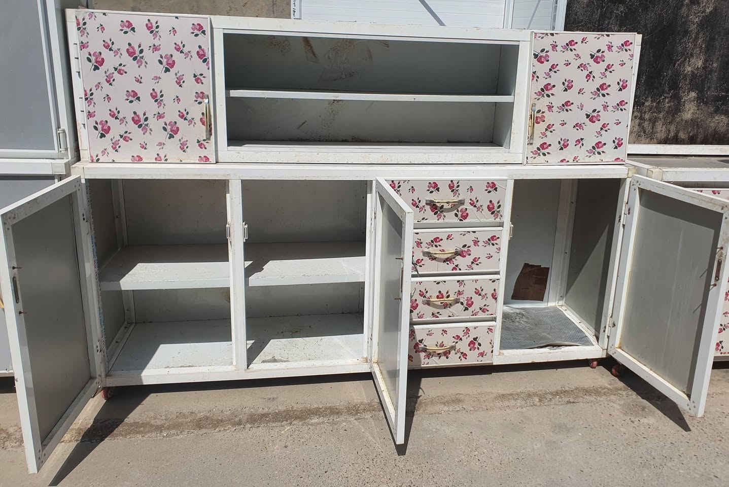 السلام عليكم متاح كاونتر 3قطع للبيع بسبب الوعود الكاذبة
السعر 160قفل الي يريدة يتصل على الرقم ***********
او يراسل خاص العيب مالته باب الملحق موضح بالصورة مأشر علية
