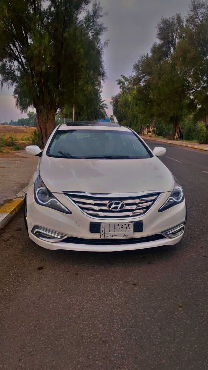 السلام عليكم 
سوناتا 2012 
2400 GDI
وارد امريكي 

فتحة سقف 
شاشة اندرويد + كاميرا
نظام ABS 
مانع تزحلق 
نظام ECO اقتصادي
بدون دوانز 
سيارة ماشية 247KM قابل للزيادة

تخم تاير جديد
باتري جديد
حدادية متوسطك
اذاين مكينة كله جديد 
منظومة تبريد جديدة
علبة فيتبم جديدة

قطع الصبغ 3 
(جاملغ يمين امامي مبدل + جاملغ خلفي جهة السايق حادث امريكا + جاملغ خلف السايق مجرد طخة بسيطة ومصبوغ) باب السايق بي بارد 

السيارة معروضة ب98$ 
مكان السيارة بابل 
***********
