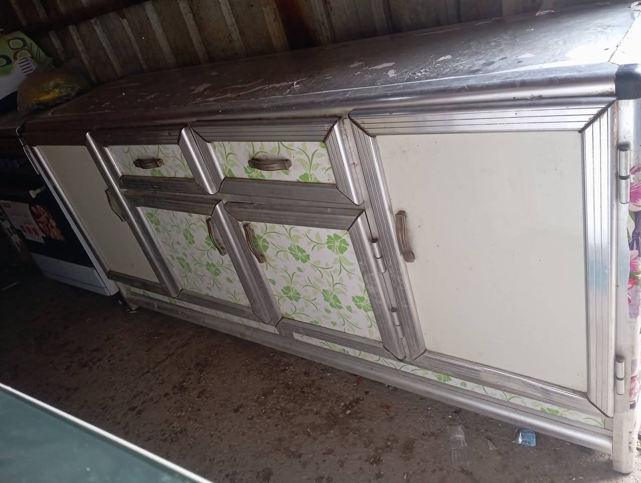 كاونتر للبيع كلشي مابي سعره 500وبي مجال للشراي
العنوان محاويل حي العسكري 
***********
