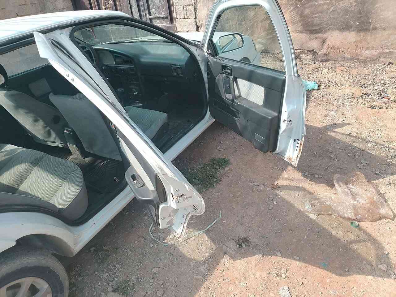 السلام عليكم سياره الانتر مصطره رقم ديالى سنويه ،28كير ومحرك مكفولات مكفوله من الضربه  والخياس تدفئة تبريد شغال كهربائي شغاله جام شغال اربع جهات صدر خير من الله فرممات نضيفه بطاين جددغرفته جديده  ديالى بعقوبة السعر 30وبيه مجال ***********
