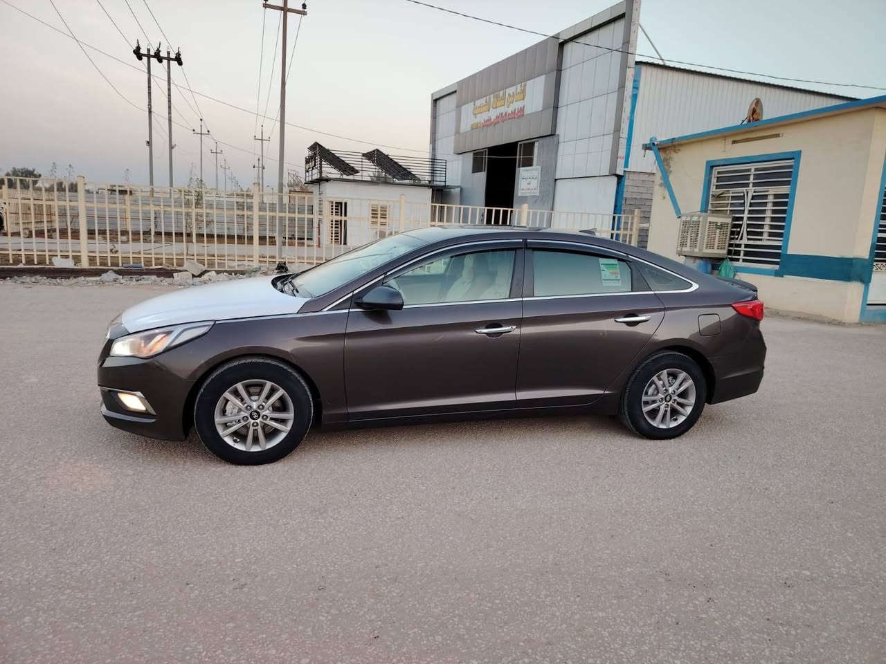 سلام عليكم سوناته وارد مريكي للبيع موديل 2016بيه 3قطع صبغ بدون داخل شراط سياره جديده وجاهزه على خير حبيه مكينه وكير وحداديه كله جديد ابيع او مراوس حسب الاقناعه مكان الحله الحمزه الغربي تواصل *********** رقم بغداد تحويل مباشر بسمي
