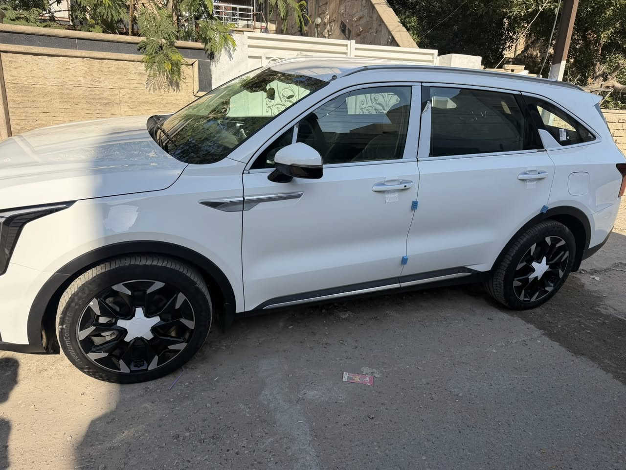 السلام عليكم…..
سورنتوا للبيع موديل 2025 خليجي ماشيه 19 الف كفاله عامه من الضربه والصبغ والبارد بعدهه على وضع الشركه بأسمي رقم بغداد تحويل ثاني يوم هزه جديده المواصفات
1_كشنات كهرباء 
2_كير ماوس 
3_داتاشو
4_ويل20 
5_كامرتين 
6_جنطه كهرباء 
مغلفه الكشنات والارضيه جلد بعدهه على وضع الشركه على ادينه من الزيرو بيهه فحص من المندلاوي مكان السياره بغداد
السعر/322$ 
للاستفسار/***********
