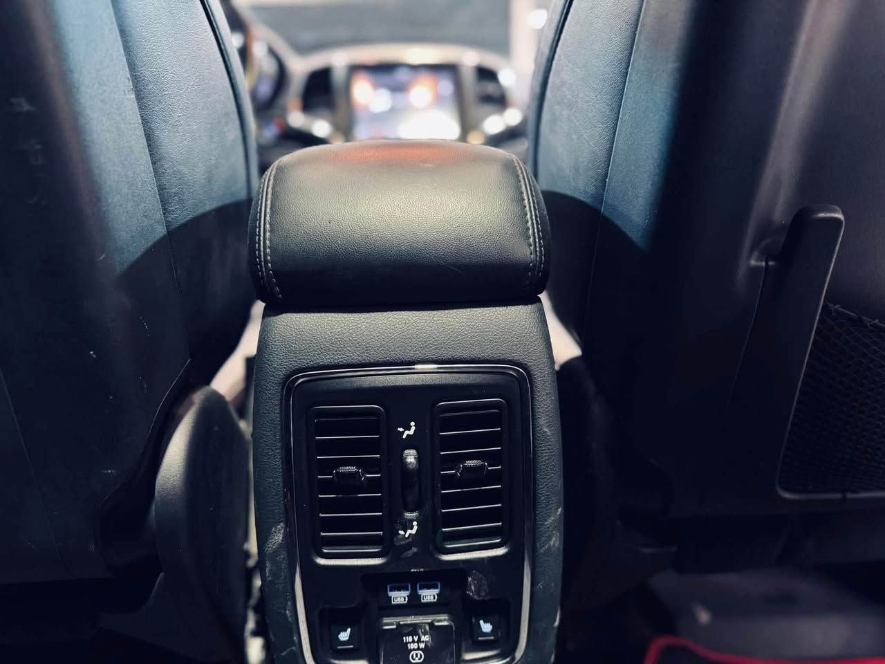 🔺للبـيع /  جيب كراند شيروكي
Jeep Grand Cherokee 2018

🔸اللوحات : (بغداد) .
🔸الضرر : بعض الشخوط في البدي و بدون اي حادث .
🔸الموديل : 2018
🔸الفئة : Trailhawk
🔸حجم المحرك : 5,700L / 8 Cylinder
🔸اللون : أبيـض .
🔸المفتاح : بصمة عدد 2
🔸عداد المسافة : 57 الف ميل .
‏🔸Airbags : جميعها بحالة الوكالة .
🔸نظام الدفع :  ALL - Wheel Drive 
🔸عدد الركاب : 5 راكب
‏🔸(VIN) | 1C4RJFLT3JC449055

🟢 مواصفات اخرى
( المقاعد جلد أسود ، مقاعد أمامية كهرباء مع ميموري ، تدفئة و تبريد للمقاعد الأمامية ، تبريد خلفي ، إشارات ضمن المرايا الجانبية ، حساس النقاط الجانبية العمياء ، رادار أمامي خلفي ، سقف بانورامي ، شاشة كبيرة  ، كاميرا خلفية ، فتح الصندوق كهرباء ، رادار أمامي ، حساسات امامية خلفية ، dual exhaust  ، ويل كب حجم 18 inch )

🔸السعر: ( 210ورقة) 

☎️*********** الاستفسار تصال على رقم 
📍النجف / حي الأمير

