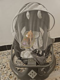 للبيع كرسي هزاز كهربائي مستعمل ساعة وحدة جديد سعرة ٥٠ الف يوجد توصيل م...