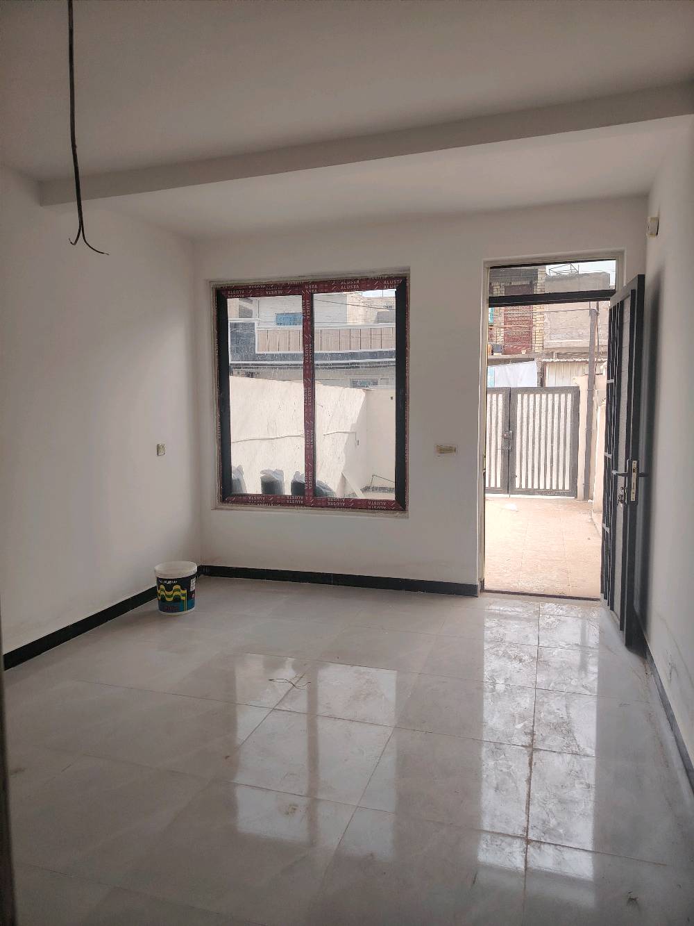 🏠 دور سكنية  للبيع (عدد 2) 🏠
بيع مستعجل 
الموقع: بغداد - حي التراث - محلة 300 تراث الخامسة 
​المساحة: 100 متر مربع لكل دار (بناء متكامل الخدمات)
​📌 تفاصيل وتصميم الدار:
​الطابق الأرضي: استقبال واسع + مطبخ + غرفة نوم + مجموعات صحية.
​الطابق الأول: غرفتين نوم + مجموعات صحية.
​الخدمات: كاملة وجاهزة للسكن فوراً.
​📞 للاستفسار والمعاينة، يرجى الاتصال على الرقم: [***********
***********
واتساب متوفر ]
السعر 140
