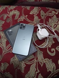 آيفون ١١ برو ماكس • شاشة بخطوط • بطارية ٩٣