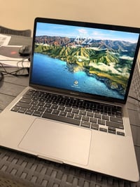 MacBook Pro m2  موديل 2022   باتري هيلك 100% مشحون 9 مرات فقط  الجهاز ...