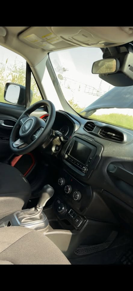 � للبيع جيب رينيجيد 2020 🚘
🔹 موديل 2020
🔹 ماشية 91 ألف
🔹 رقم السليمانية
🔹 تحويل ثاني يوم
🔹 محرك، كير، صدر، وتبريد كله مكفول
🔹شواصي ولغد مكفول
🔹 نص فول
🔹 حادثها قطعتين مثل موضح بالصور
السعر ١٢٥ $ بيها مجال 
السيارة نظيفة وجاهزة، والفحص خير دليل.
للاستفسار مراسلة على الواتساب أو الاتصال. 📞�
***********
