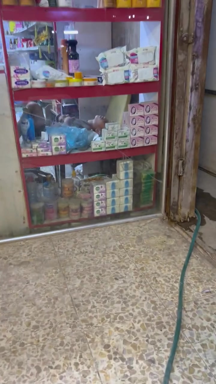 اسواق للبيع بغداد حي القاهر تحتوي على 5برادات عموديه +5برادات بطحيه+سبالت انفيرتر1+مبرده كبيره 1+سستم كامرات التصال على رقم هاتف ***********-***********
