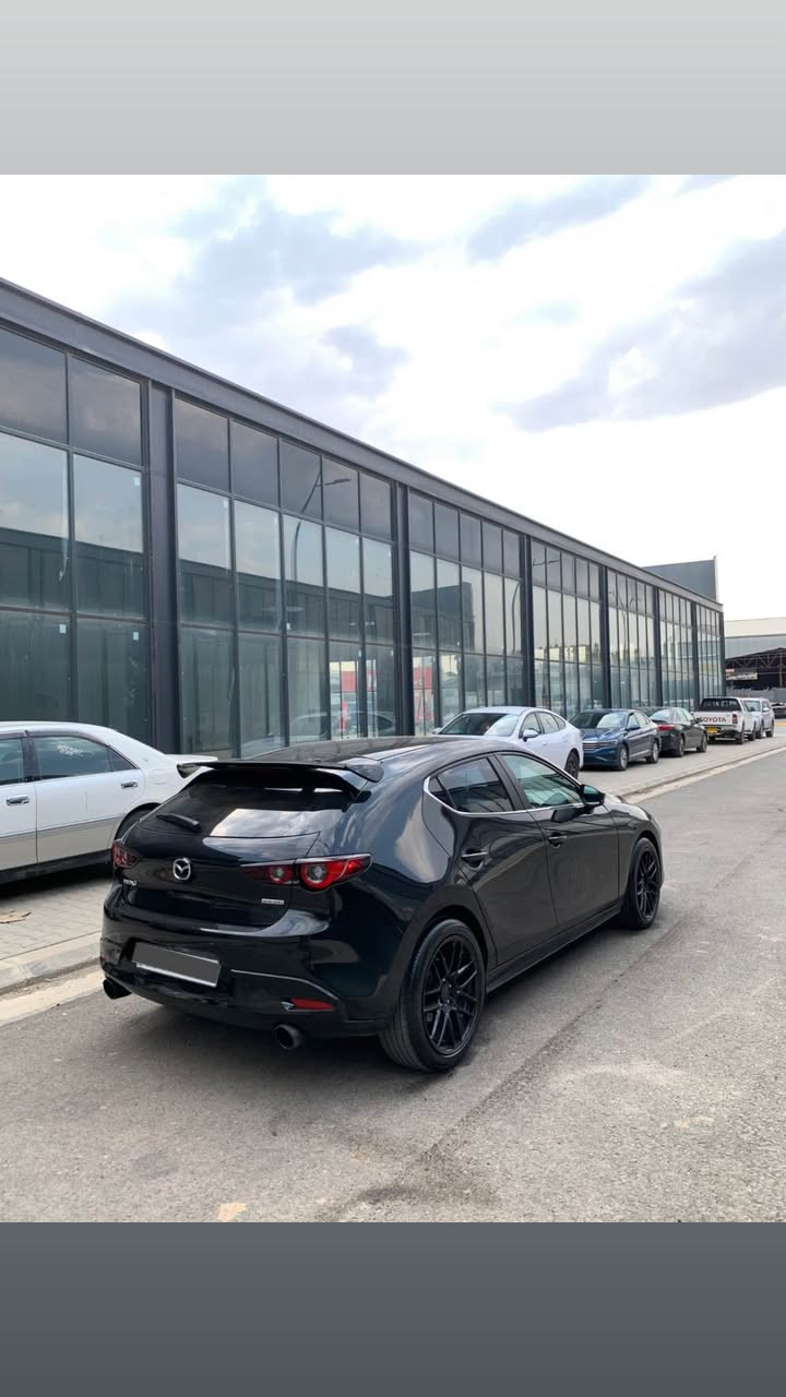 Mazda 3  2023 

مواسەفات
بەسمە،شەغال ، کاڕ پلەی ، برێک بەسمە ، شاشەگەورە ، کامێرا  " ، کامل ڕادار ، کوشن هیتەر … 

سەیارەکە ماڵی دۆستە یەک دینار مەسرەفی تیانیە بەناوی خۆمەوەیە تا ٢٠٣٠ تازەیە 
گێڕ و مەکینەو تەبرید و تەحویل و هەمو شتی بەشەرت 
 بێ   بۆیاخە   

١٢٥ گەڵا  و مەجالێکی کەم 

*********** السليمانية, العراق
