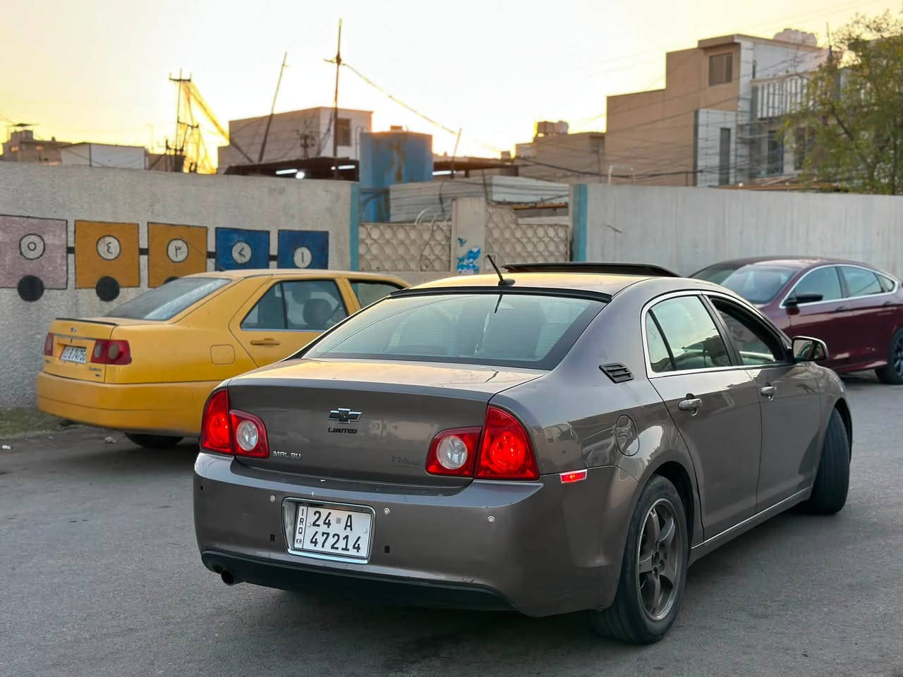 ماليبو ٢٠١١ بدون صبغ بيهه بارد بالباب الاماميه وطعجه خفيفه بالجاملغ الخلفي مثل بالصوره السياره كامله كلشي مبدل جديد من مكينه وقاعده فيوزات وعقل وضفيره وحساسات كامله شغل واطلع بس الكمبريسر لطش مع العلم فريز وصوندات وكل مجموعه التبريد جديد بس الكمبريسر لاطش السياره رايدهه ب٧٥$ ورقه وبيهه مجال حك الكمبريسر والجيه ***********
