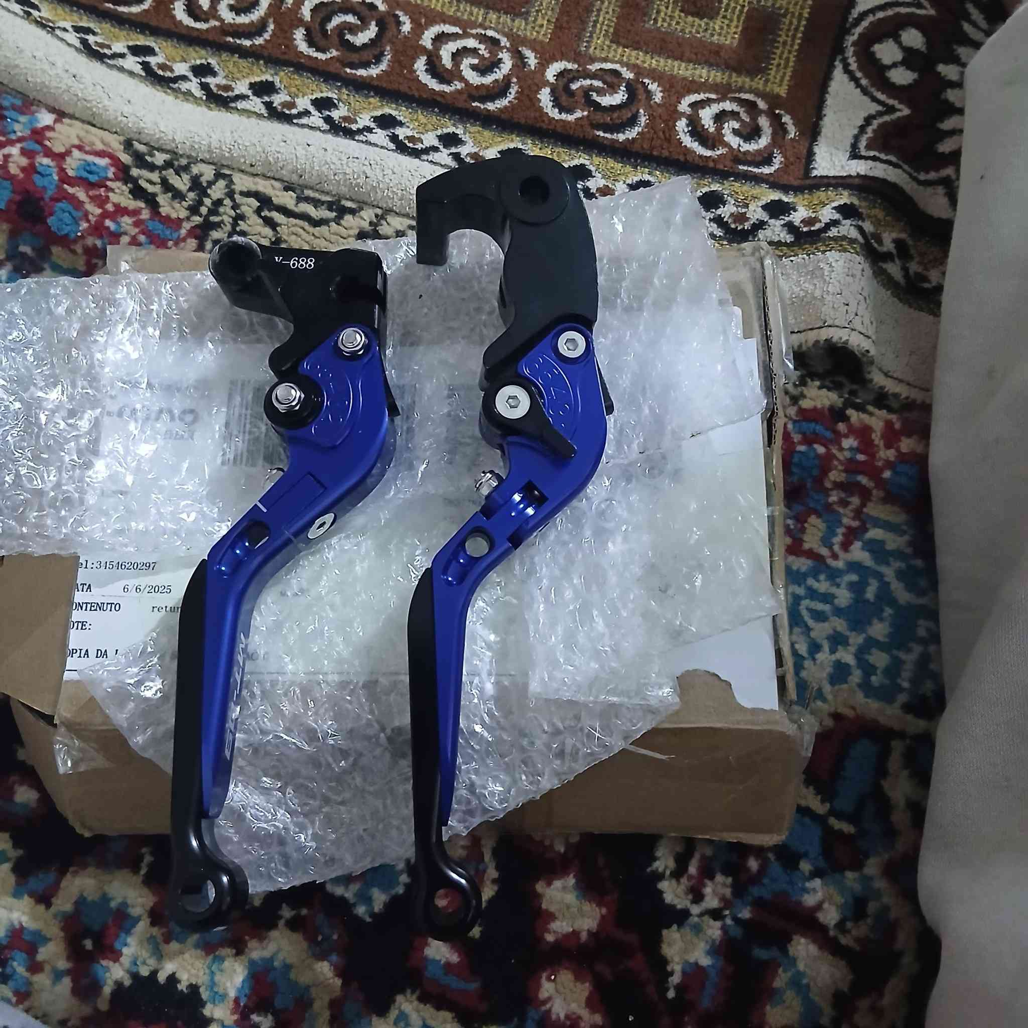 السلام عليكم يوجد يدات دراجه المنيوم  امزون جديد بالكارتون درجه اولى 
السعر 10 الف
الاتصال على الرقم *********** او واتساب او ***********
