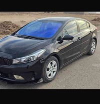 2017 وارد امريكي مكينة 2000 دوش  ماشية 94 الف ميل مكفوله  صور الحادث م...