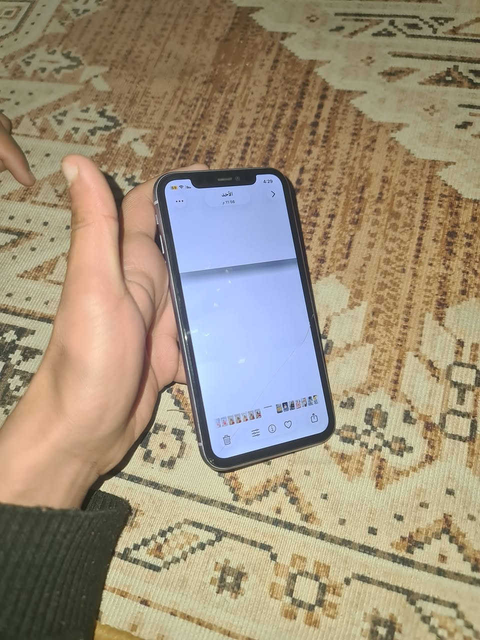 جهاز ايفون 11عادي نضيف
فقط مبدل شاشه وبي فطر قليل ذاكره ١٢٨
جهاز يخبل بطاريه مامبدله اصليه ٧٣ 
كامراته يخبل ٩٠ فريم معالجه قوي 
للمرواس او البيع فقط
مكاني نجف ميلاد
رقمي 
***********
