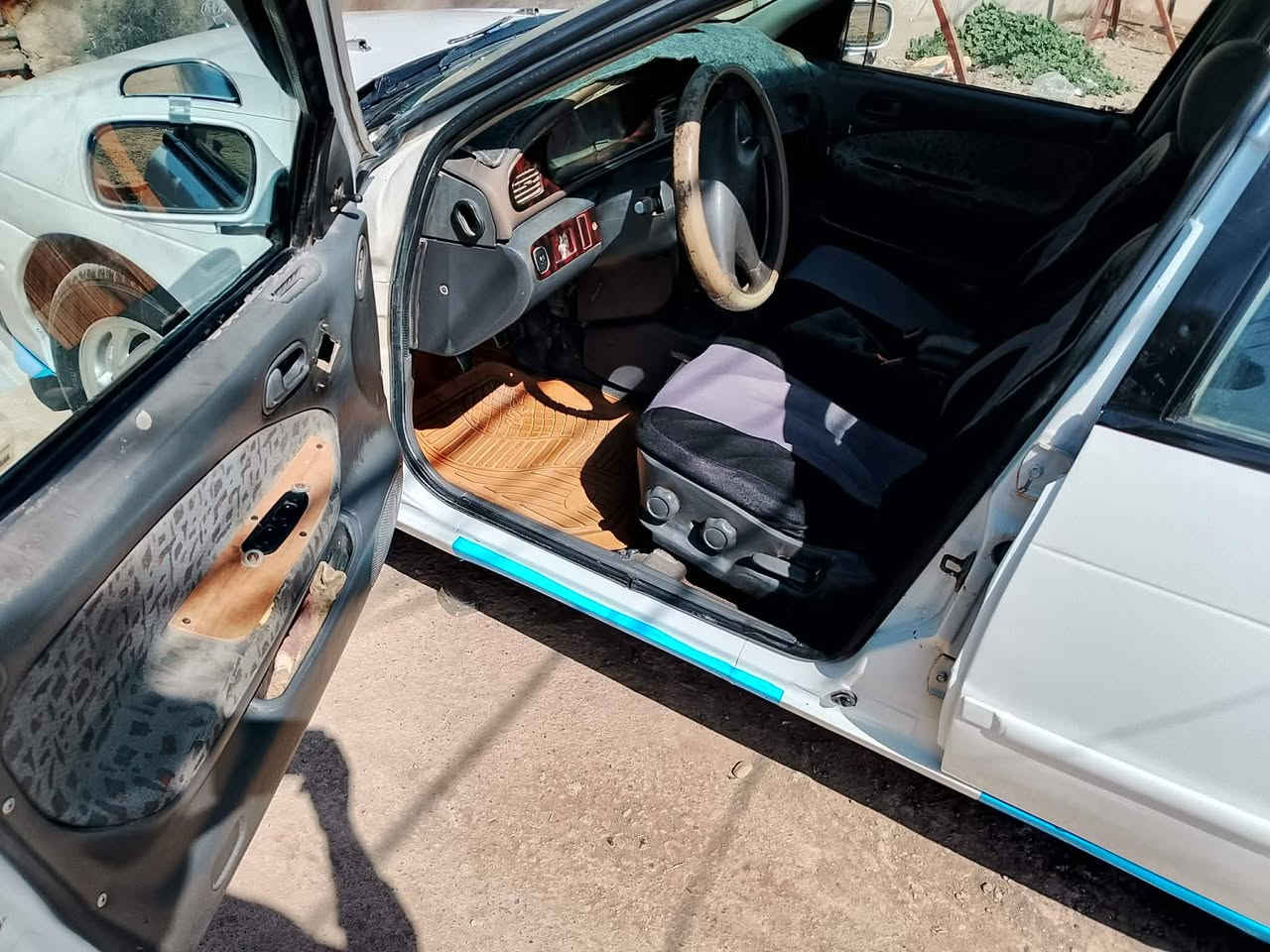 السلام عليكم كيا سيفيا 96رقم بغداد منفصل سياره مصنوعه عام بدون ضربه وخياس كير محرك مكفول تبريد شغال ثلج كهريات كله شغاله صدر جديد تخم تاير ويل كب بلادي سنويه لل29غرفته جديده  مثل ما موضحه بل صور وبعد احلى السعر 40وبيه مجال ***********ديالى بعقوبه
