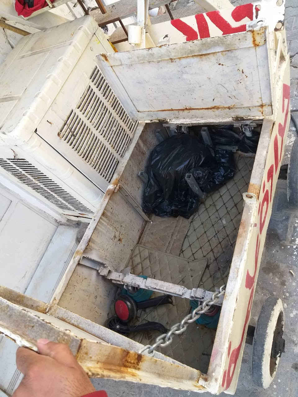 للبيع عربانه حديد ٤ تايرات ربل اصلي مطاط حديد تكمه عربانه تحمل ٤ دبلات ضد طسات تصلح حداده عامه متنقله للبيع رقمي ***********
