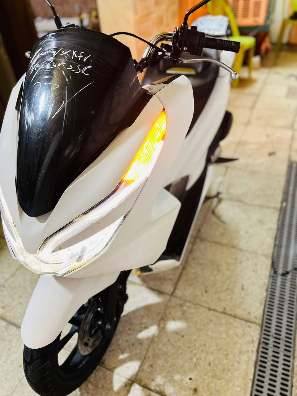 السلام عليكم Pcx جيل الثالث ياباني مكفوله كفاله عامه ستان حساس حساس زحام مكينه 150  دراجه تتعب تكول جديده السعر مليون و700   وماكو هيج سعر متوازي ***********  مكلف بل نشر اتصل ودلل
