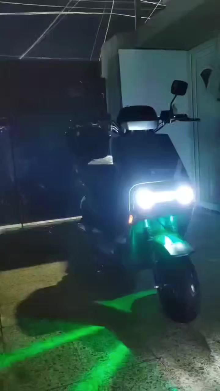 السلام عليكم
للبيع 318 نظيف 
السعر 725وبيه مجال


**إذا كنت صاحب هذا الإعلان وتريد حذفه لأي سبب، رجاءا أرسل رسالة إلى الدعم الفني**