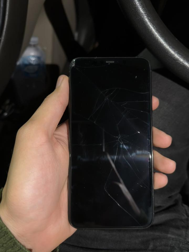 السلام عليكم للبيع ايفون 11 برو ماكس ذاكرة 512 بطاريه 76 شاشه مفطوره  جهاز تضيف مابي اي خلل  عل فحصل امبدل بطاريه فقط اصليه  
مكاني بغداد ***********
سعر 350 بي مجال
