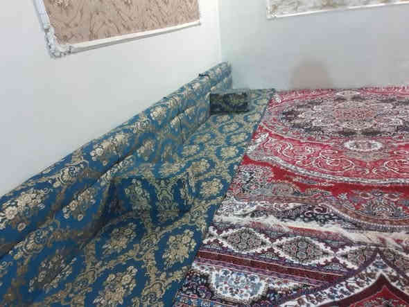 سلام عليكم ديوان للبيع استعمال قليل سعر 175 العنوان بابل المحاويل قريت البعلوان رقم الهاتف ***********
