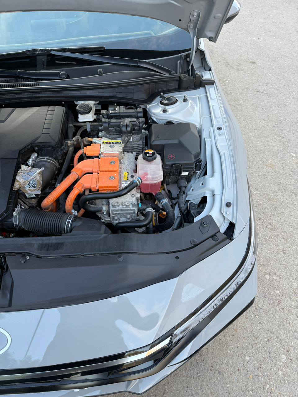 اخوان : السلام عليكم
الالنترا افانتي هايبرد ( وارد كوري ) دخول جديد على ايدي …… 

موديل 2024 ( السياره رقم بغداد علماً ان السيارة بأسمي ) تحويل ثاني يوم . السيارة ماشية 48 فقط 
مكينة 1.600 ~ هايبرد .
السيارة استخدام شخصي مال بيت 

المواصفات 🔰

الشاشه الجديده ( متصله مع الدشبول ) 
بصمه تشغيل 
 بصمه ابواب 
رادارات محيطيه كل الجهات كاميرا خلفيه 
كشنات تدفئة / تبريد 
نظام خروج عن المسار
لد نهاري + لد ليزري مخفي ( الدشبول ) 
اوتو هولد
اربع وضعيات قيادة 
لايت زنون 3  عدسات 
ترحيب عند القدوم 
كروس سرعه وبقية الامور المعروفه …
صور السونار مرفقه اسفل المنشور 🔻

📍 عنواني / واسط - النعمانية  -

رقم الهاتف : 
‭***********
