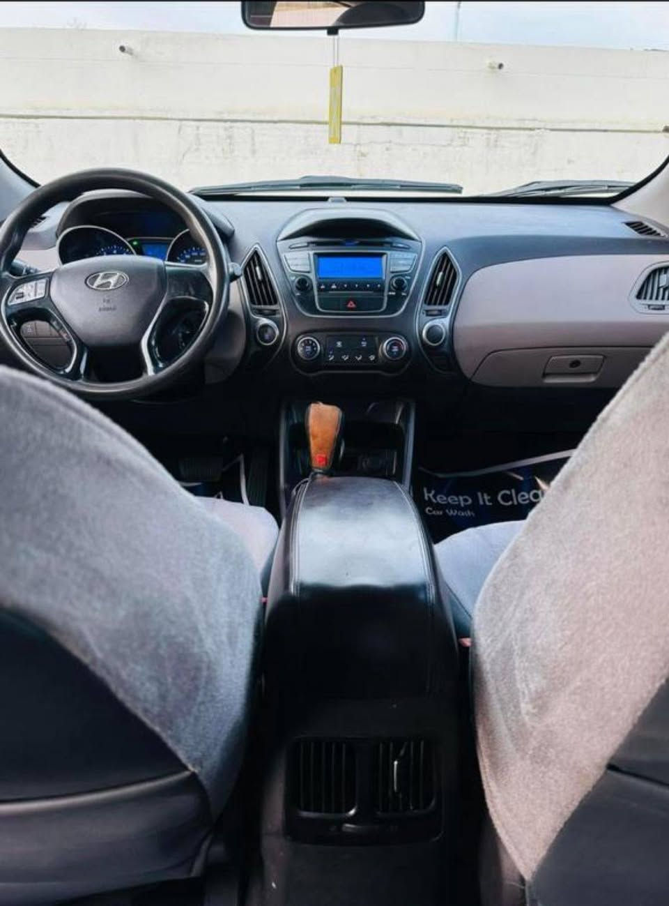 هونداي توسان 2015 خليجي للبيع
المواصفات : قطعتين تبريد ،، دكمه فور ويل ،، تحكم ستيرن ،، تحكم لايتات كهرباء ،، 5 ويل كب گروم لدات أماميه نهاري ،، سايد بريك رجل ،، داخل چكليتي وبيجي ،، بروجكترات امامي ،، أشاير بلمري ،، يدات نيكل ،،
طبعا صدر جديد ،، تخم تاير جديد
تحويل او وكاله  للأستفسار ***********  بغداد الدورة
