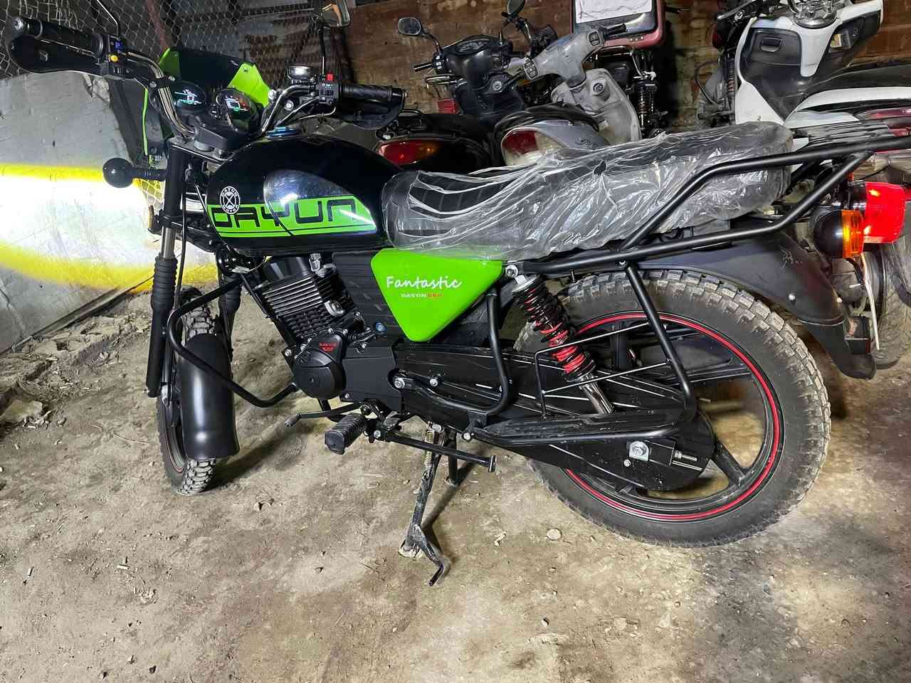 سلام عليكم دراجه دايوان جديدة صالي ٣ اسابيع من منزلهة رمبة ماشيه 750 اقل من 1000 
خير من الله اشتريتهة من الرمبه 2800 الف وهسة رايدهة 2700 قفل 
المكان بغداد حي اور 
***********
