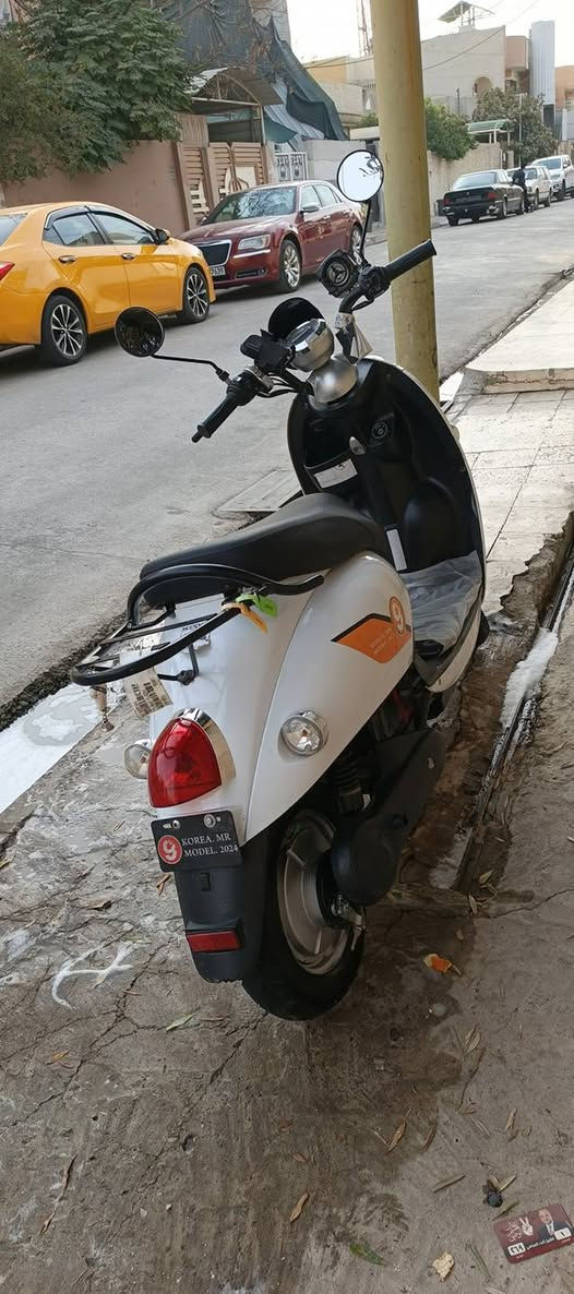 السلام عليكم 
مطور عبد الحليم بوليسي البيع 
مواصفات
اسبيكر اصلي ميموري يرهم وفلش 
٣نمر 
٥بطاريات دبل 
ملف ١٥٠٠
جوزت فصل 
لايت عالي ناصي 
دبل اشاره يعني خلط 
ماطور مايعوزه ربع دينار 
السعر ٤٣٠وبي مجال 
***********
***********
