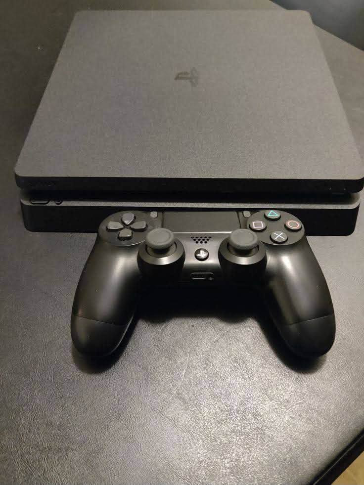 السلام عليكم من رخصة الادمن
جهاز ps4 سلم نظافة 100% لوك ستيكر مامفتوح ولا مصلح 
يجي وياه ملحقاتة الكامل 
كارتونة + كيبلاتة + جويستك مالتة 
+حساب عربي اماراتي يحتوي 80 لعبة
 (حساب شخصي العاب ثابتة ) مو اشتراك ولا حساب مشترك ضمان الحساب مدى الحياة العابة قوية مثل ما موضح بالفيديو بيس 26 وفيفا 26 ماينكرفت وغيرها تستلم كامل معلومات الحساب 

سعر الجهاز 225 وبي مجال بسيط 

مكاني بغداد _ حي الاعلام 
توصيل ماعندي تتفضل يمي للبيت تفحص الجهاز وتقتنع بي وتاخذة ❤️

متوفر اتصال او واتساب 
***********
