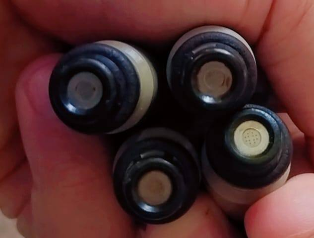 السلام عليكم نوزلات شركه كيا بلاديات ٣ منهن شغالات بحاله ممتازه وواحد بي خربطه ابيعلك سعر ٣ قطع السعر ٣٠ الف من الاخير مكاني بعقوبه تواصل ***********
