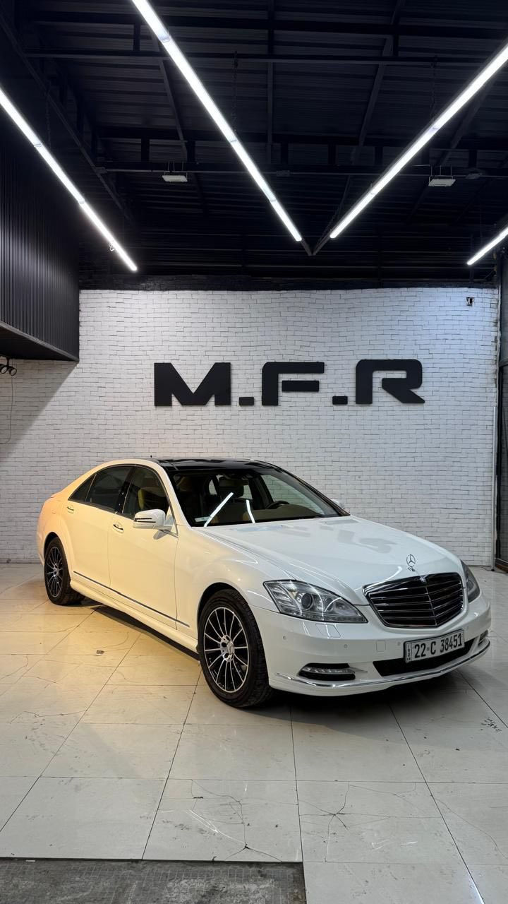 السلام عليكم
سياره مارسيدس بينز 
موصفات 
s350 
1-باب طويل 
 2-سقف بنوراما 
3- مري شفط 
4-خمس بردات 
5-بوب شفط 
6-صندوق كهرباء 
7-سستم سماعات 
8-لايت عدسات زنون 
‏9- جكات 
10-تحكمات ستين جهتين 
11- شاشه قلاب 
12- ثلاجه خلفيه 
13-مكينه 6سلندر 
14-حداديه كفاله عامه 
15- سياره مغلفه ppf 
16-سياره كفاله عامه 
العنوان : بغداد الجديده  
السعر : 25,000$ قفل 
لتواصل :***********

