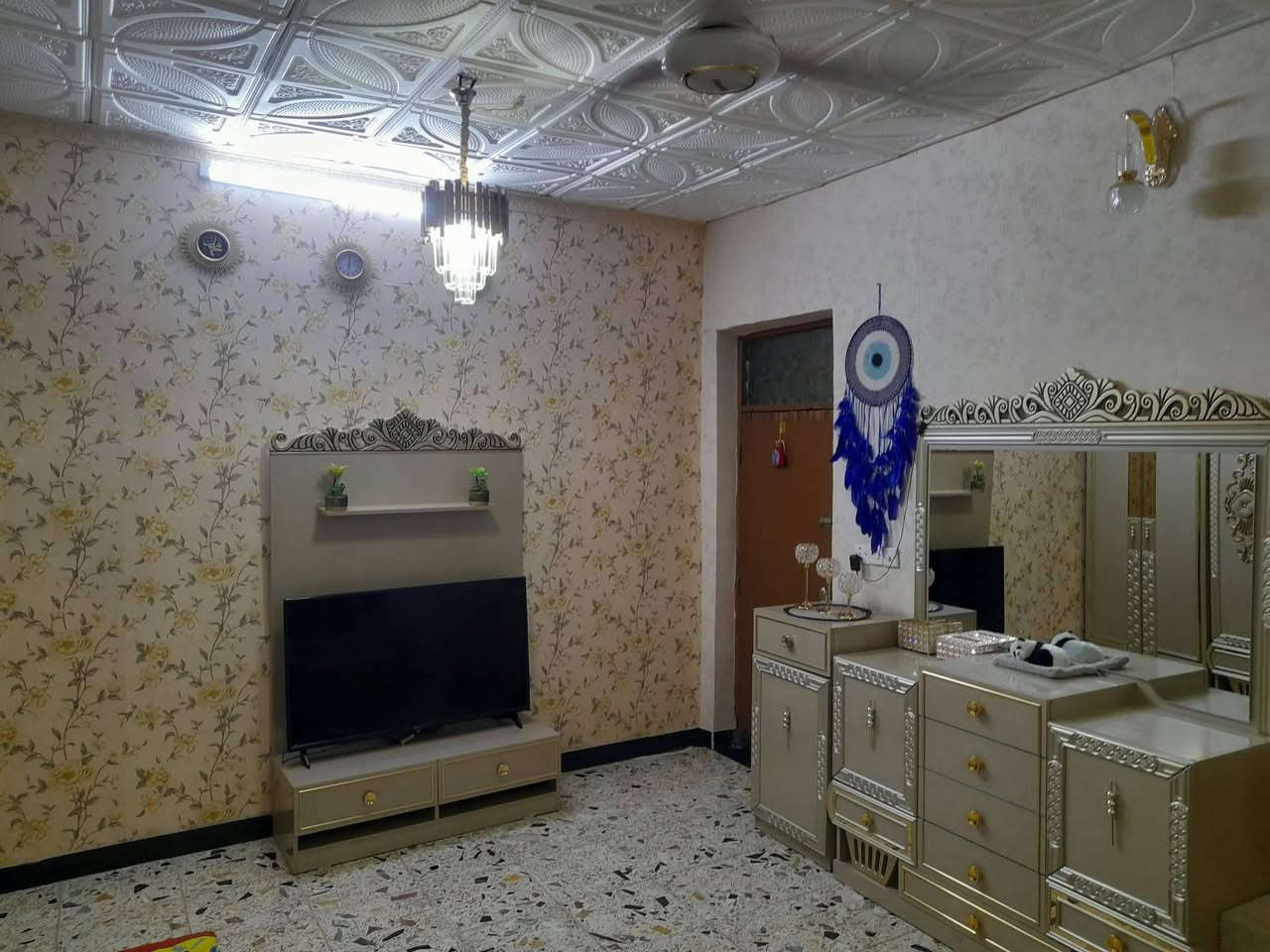 بيت للبيع  اومراوس ٨٠متر   في شعلة شارع ٦٠الدوانم شارع بيت موزان 100م  طابق واحد  بناء جديد كامل كهرباء ومي ومجاريي
وشارع مقرنص مالته وكامل خدمات التفاصيل تصل واتساب اكو(*********** )
