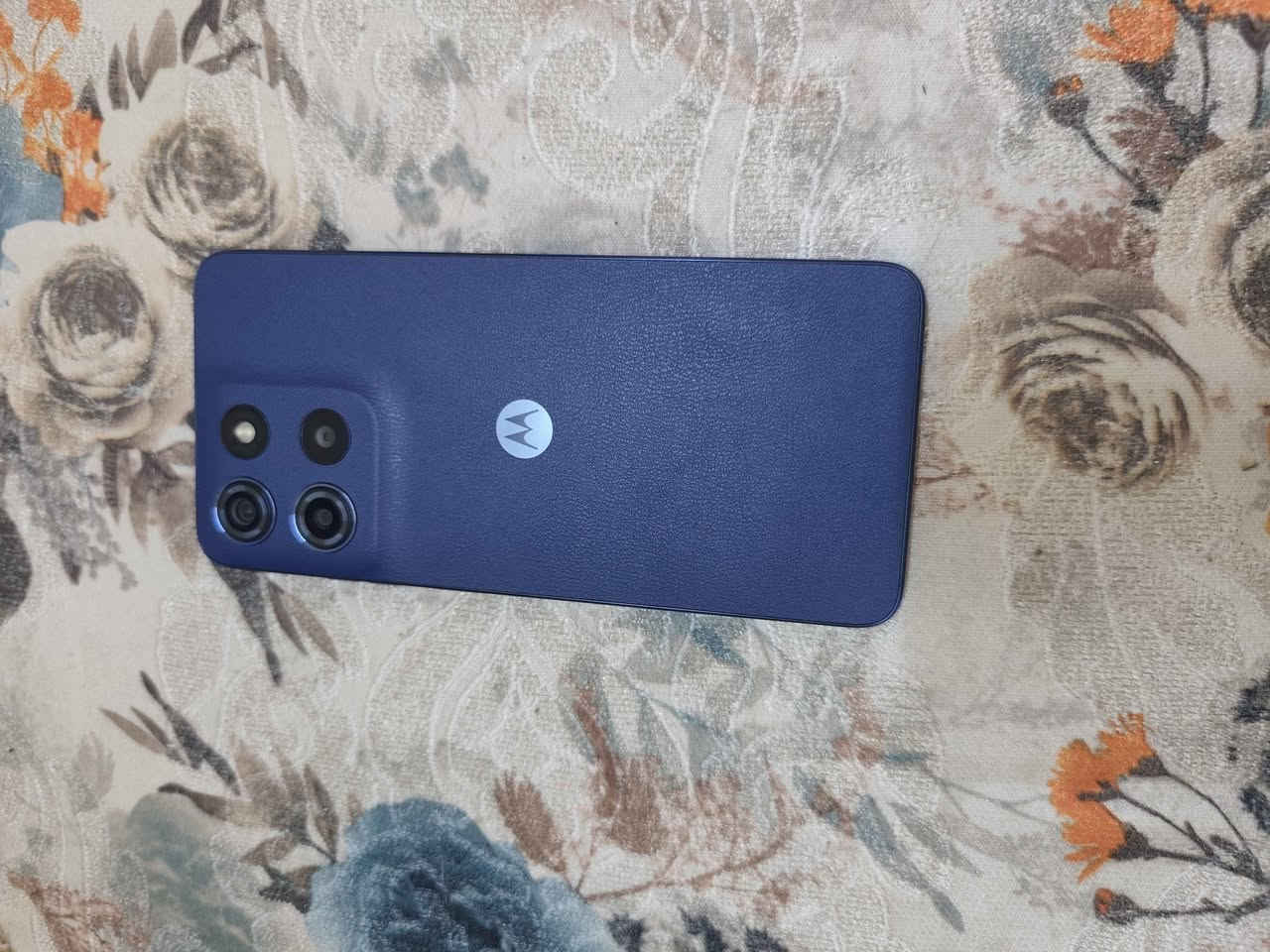 Moto g15 
بؤ فرؤشتن زؤر خاوينه دوو سيمه رام ٨ زاكيرا ٢٥٦ ره نگى شينه شوختى نيه پاكه وت و كه فه رى له گه له له هه وليرم ره قم ته له فؤنم/ *********** كؤره ك أربيل, العراق
