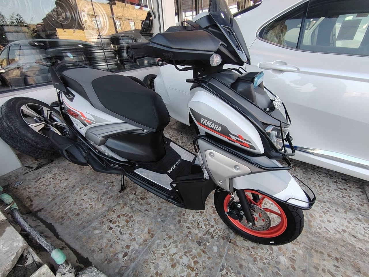 ZR 2025
ماشيه 2000
درع
كاعيه اصليه 
اشاير لد
دوسه جانبيه
درع جاملغ امامي
للاستفسار ***********
