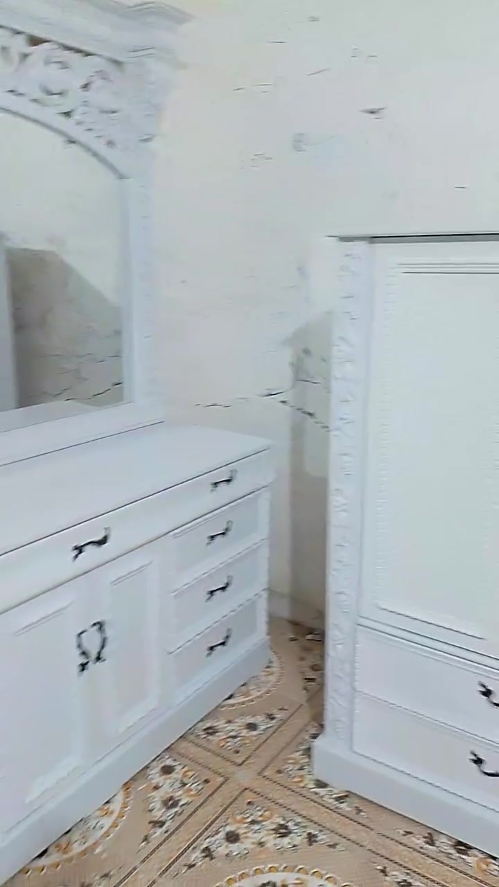 معرض سليم
غرفة نوم كويتيه إيطاليه مستخدمه غرفه شرط جماليه ومتانه ونظافه وشرط إيطالي استعمال الكويت مو تركي ولا ماليزي السعر مليون و350 ألف قفل من الأخير عنوان داخل المنشور  ***********
