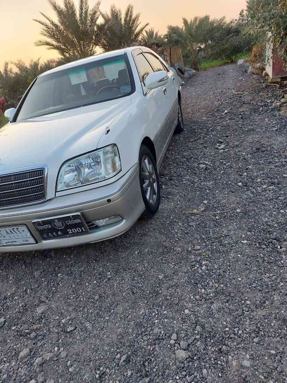 أسلام عليكم ورحمة الله وبركاته ملكه كراون موديل 2001
1-السياره مكفول من كلشي 
2-كرستال اصل 
3-اربع دكم اصل شاصي71
4-اربع كشنات كهرباء 
5-مرايه شفط وهيتر رقم مميز تحويل ثاني يوم المكان بغداد الرصافه الثانيه السعر خابر على الرقم وتدلل(***********)
